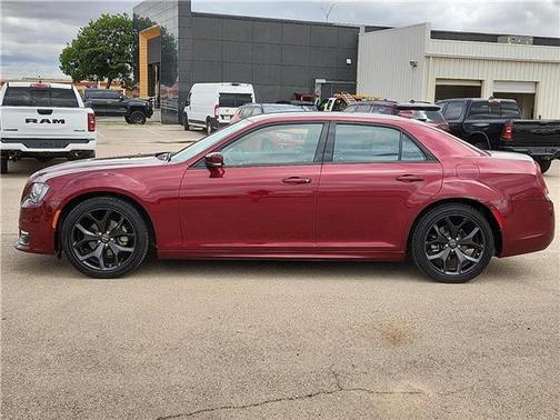 2022 Chrysler 300 Touring L