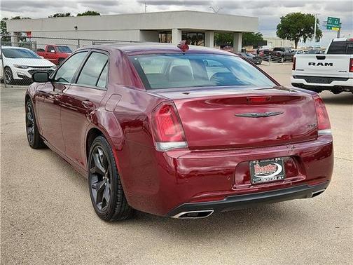 2022 Chrysler 300 Touring L