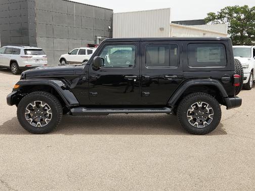 Black Clearcoat 2026 Jeep Wrangler Sahara