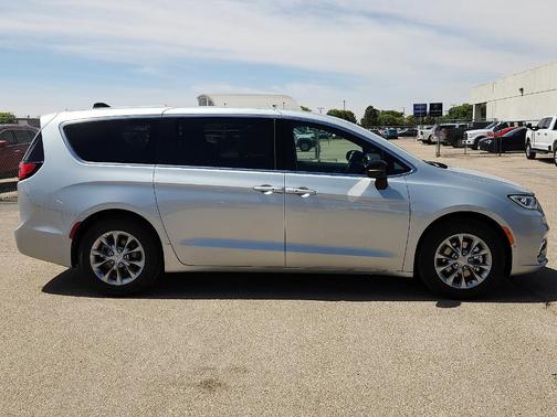 Silver Mist Clearcoat 2026 Chrysler Pacifica Limited