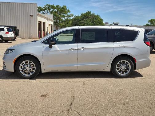 Silver Mist Clearcoat 2026 Chrysler Pacifica Limited