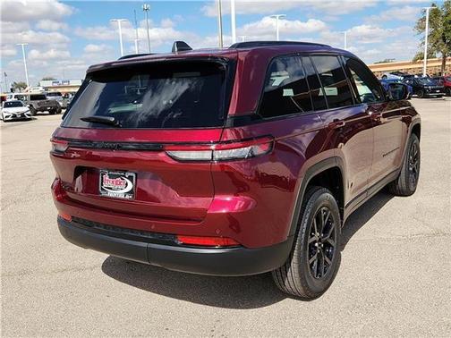 2025 Jeep Grand Cherokee Laredo