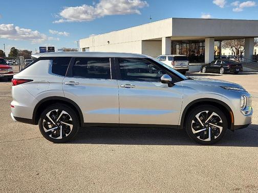 2024 Mitsubishi Outlander SE