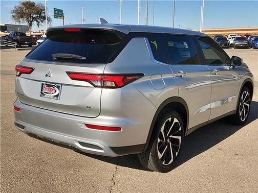 2024 Mitsubishi Outlander SE