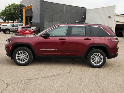 Velvet Red Pearlcoat 2026 Jeep Grand Cherokee Laredo X 4x4