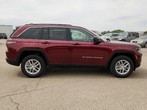Velvet Red Pearlcoat 2026 Jeep Grand Cherokee Laredo X 4x4