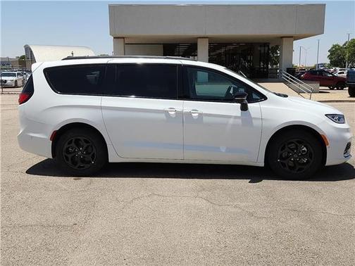 2025 Chrysler Pacifica Hybrid Select