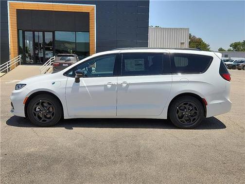 2025 Chrysler Pacifica Hybrid Select