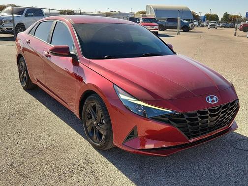 2023 Hyundai ELANTRA SEL