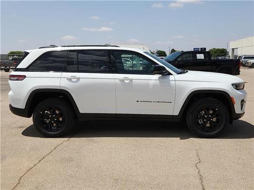 2025 Jeep Grand Cherokee Laredo