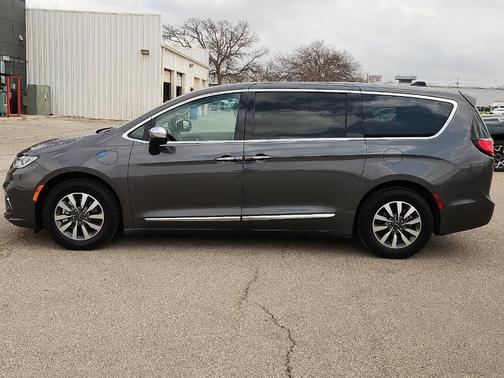 2023 Chrysler Pacifica Hybrid Limited
