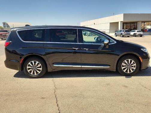 2023 Chrysler Pacifica Hybrid Limited