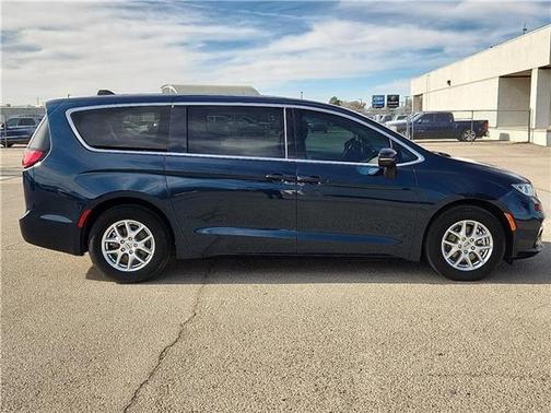 2023 Chrysler Pacifica Touring-L