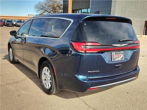 2023 Chrysler Pacifica Touring-L