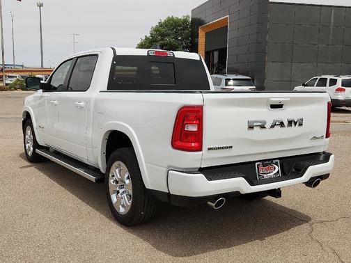 Bright White Clearcoat 2026 RAM 1500 Big Horn