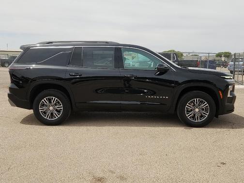 Mosaic Black 2026 Chevrolet Traverse LT