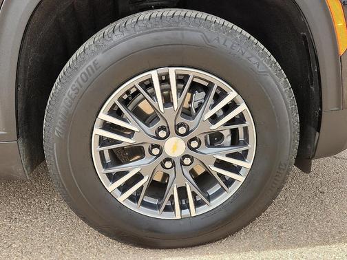 Mosaic Black 2026 Chevrolet Traverse LT