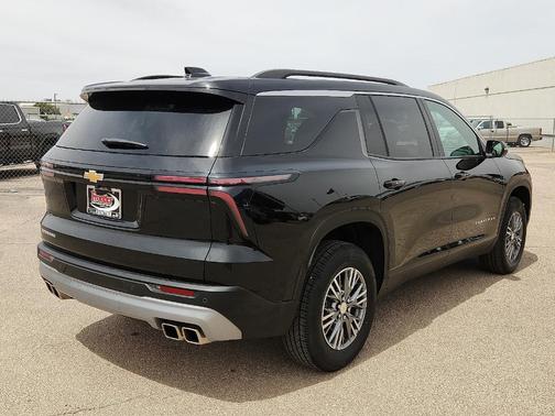Mosaic Black 2026 Chevrolet Traverse LT