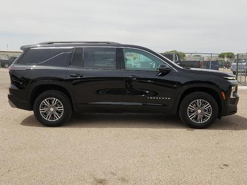 Mosaic Black 2026 Chevrolet Traverse LT