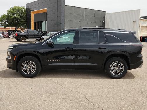 Mosaic Black 2026 Chevrolet Traverse LT