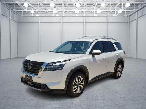 Everest White P 2025 Nissan Pathfinder SL