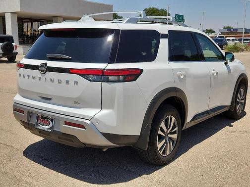 Everest White P 2025 Nissan Pathfinder SL