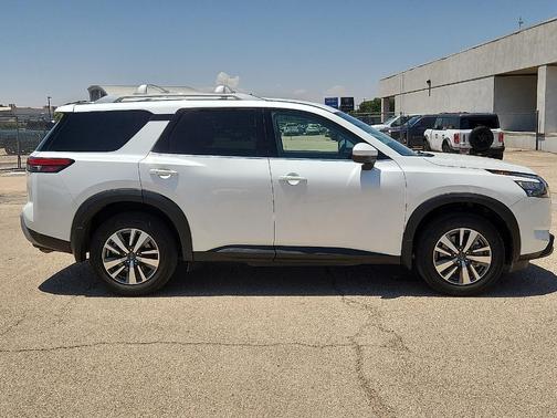 Everest White P 2025 Nissan Pathfinder SL