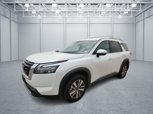 Everest White P 2025 Nissan Pathfinder SL