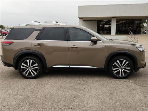 2023 Nissan Pathfinder Platinum