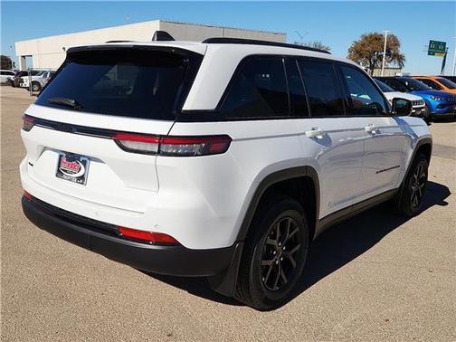 2025 Jeep Grand Cherokee Laredo