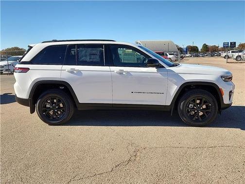 2025 Jeep Grand Cherokee Laredo