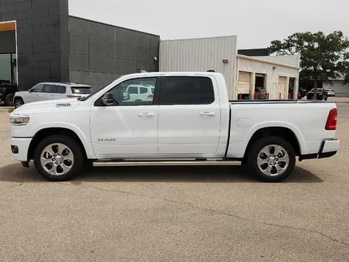 Bright White Clearcoat 2026 RAM 1500 Big Horn