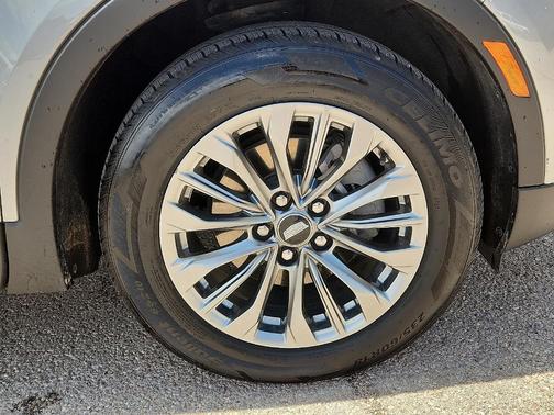 Argent 2024 Cadillac XT4 Premium Luxury