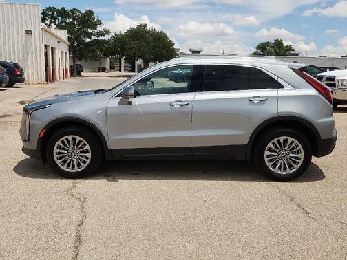 Argent 2024 Cadillac XT4 Premium Luxury