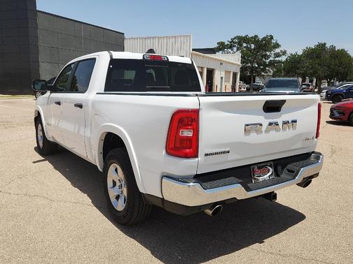 Bright White 2025 RAM 1500 Big Horn/Lone Star