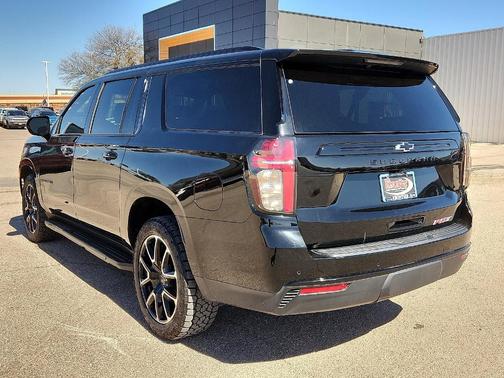 2023 Chevrolet Suburban RST
