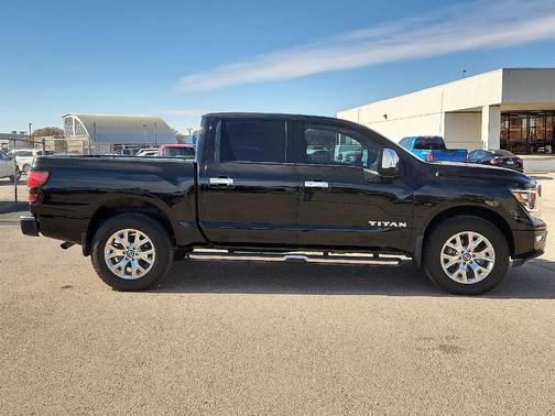 2021 Nissan Titan SL