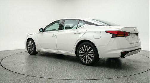 Glacier White 2025 Nissan Altima SV FWD
