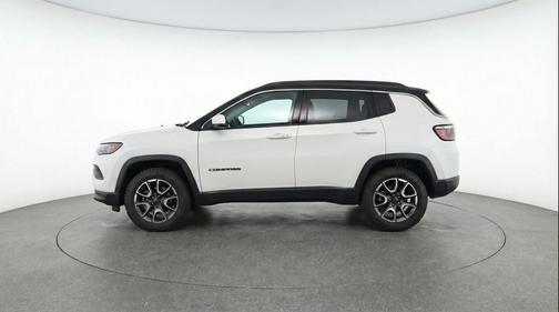 Bright White Clearcoat 2025 Jeep Compass Trailhawk