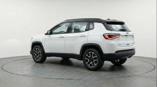 Bright White Clearcoat 2025 Jeep Compass Trailhawk