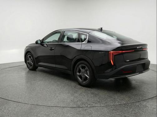 Aurora Black Pearl 2025 Kia K4 LXS
