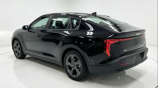 Aurora Black Pearl 2025 Kia K4 LXS