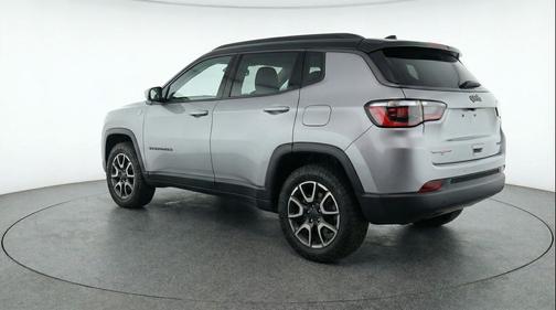 Silver Zynith Metallic Clearcoat 2025 Jeep Compass Trailhawk