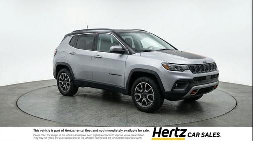 Silver Zynith Metallic Clearcoat 2025 Jeep Compass Trailhawk