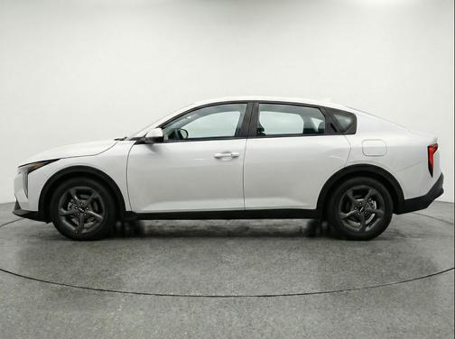 Snow White Pearl 2025 Kia K4 LXS