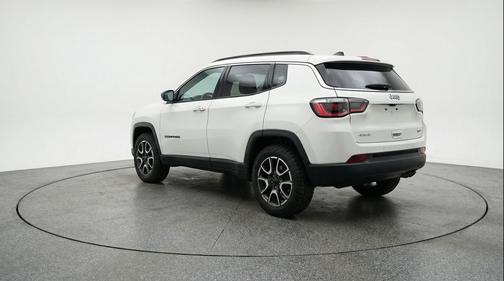Bright White Clearcoat 2025 Jeep Compass Trailhawk
