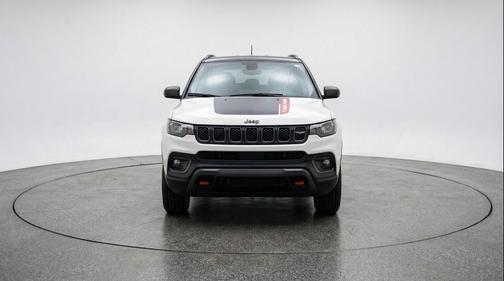 Bright White Clearcoat 2025 Jeep Compass Trailhawk