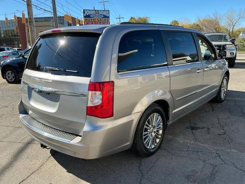 2013 Chrysler Town & Country Touring-L