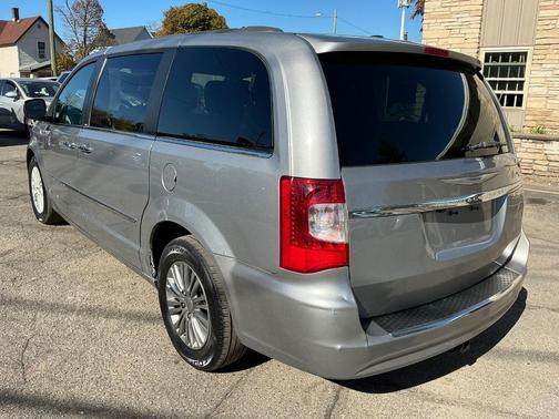 2013 Chrysler Town & Country Touring-L