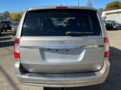 2013 Chrysler Town & Country Touring-L